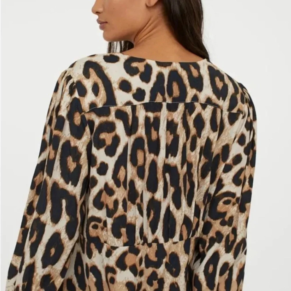 H&M Womens Blouse Size XXL Leopard Print Long Sleeve V-neck NWT - Picture 2 of 10